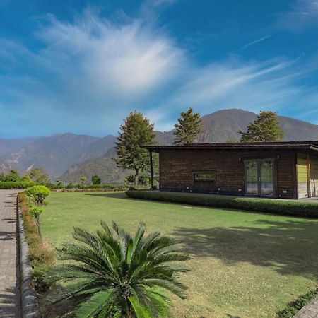 Saffronstays Paradise Pines, Dehradun - Cliff Villa With Valley & Forest Views Eksteriør billede
