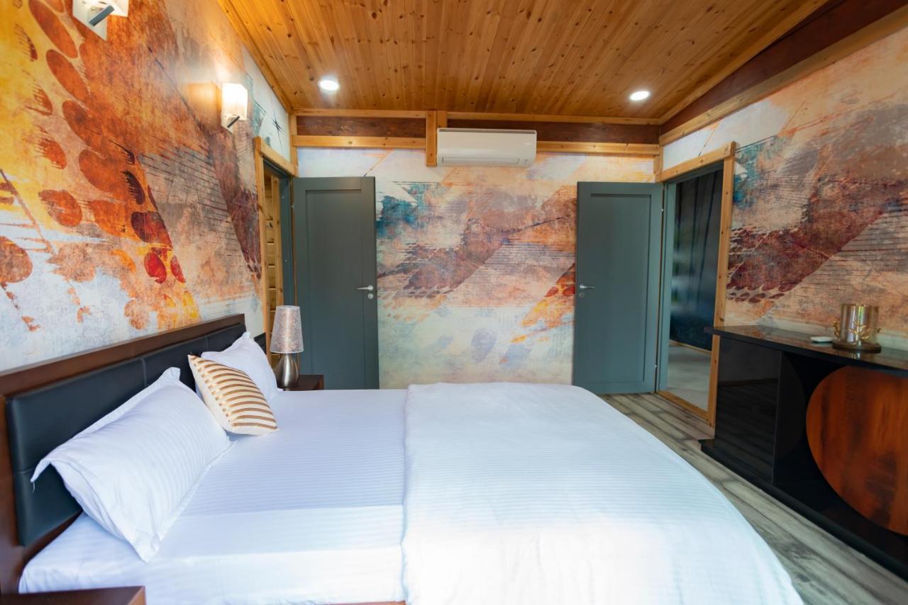 Saffronstays Paradise Pines, Dehradun - Cliff Villa With Valley & Forest Views Eksteriør billede