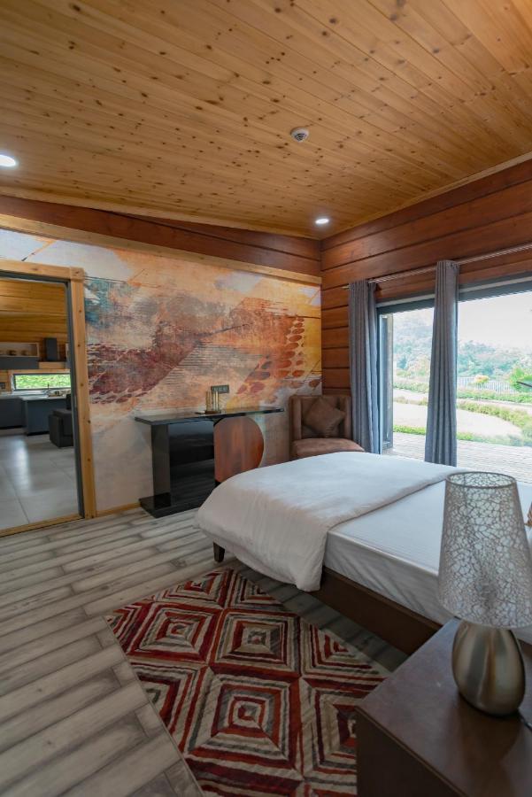Saffronstays Paradise Pines, Dehradun - Cliff Villa With Valley & Forest Views Eksteriør billede